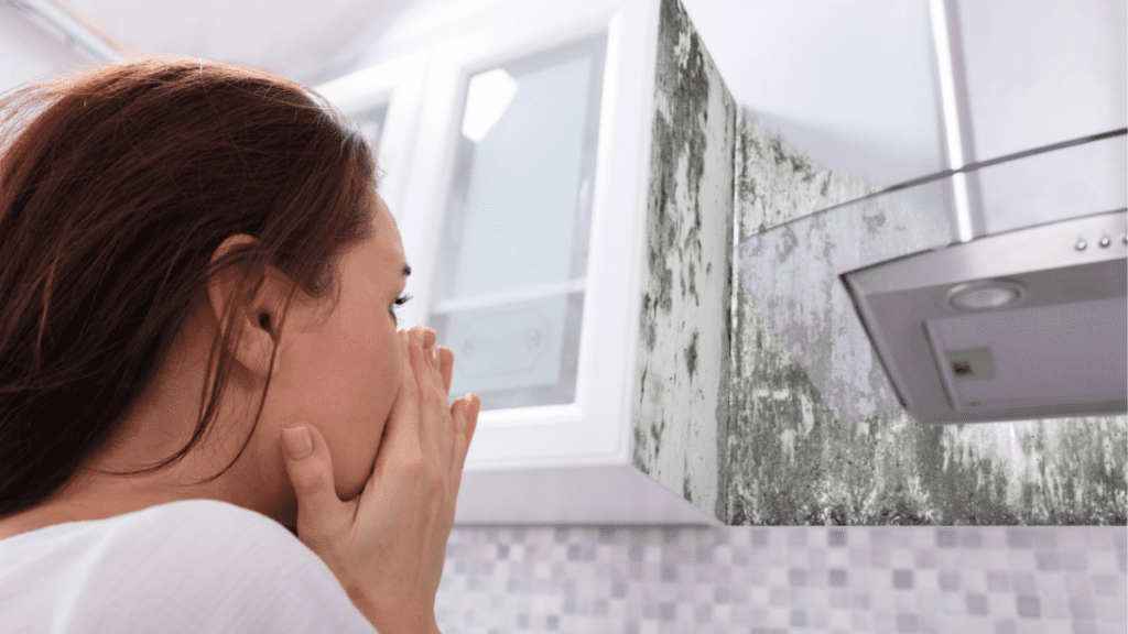 mofo na parede do quarto